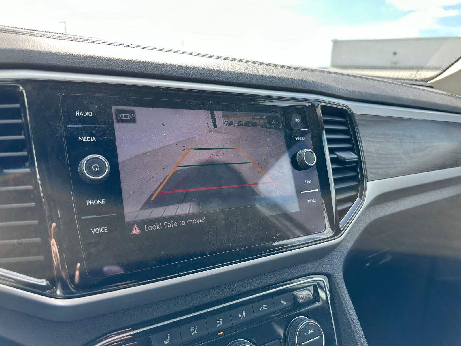 2022 Volkswagen Atlas 2.0T SE w/Technology