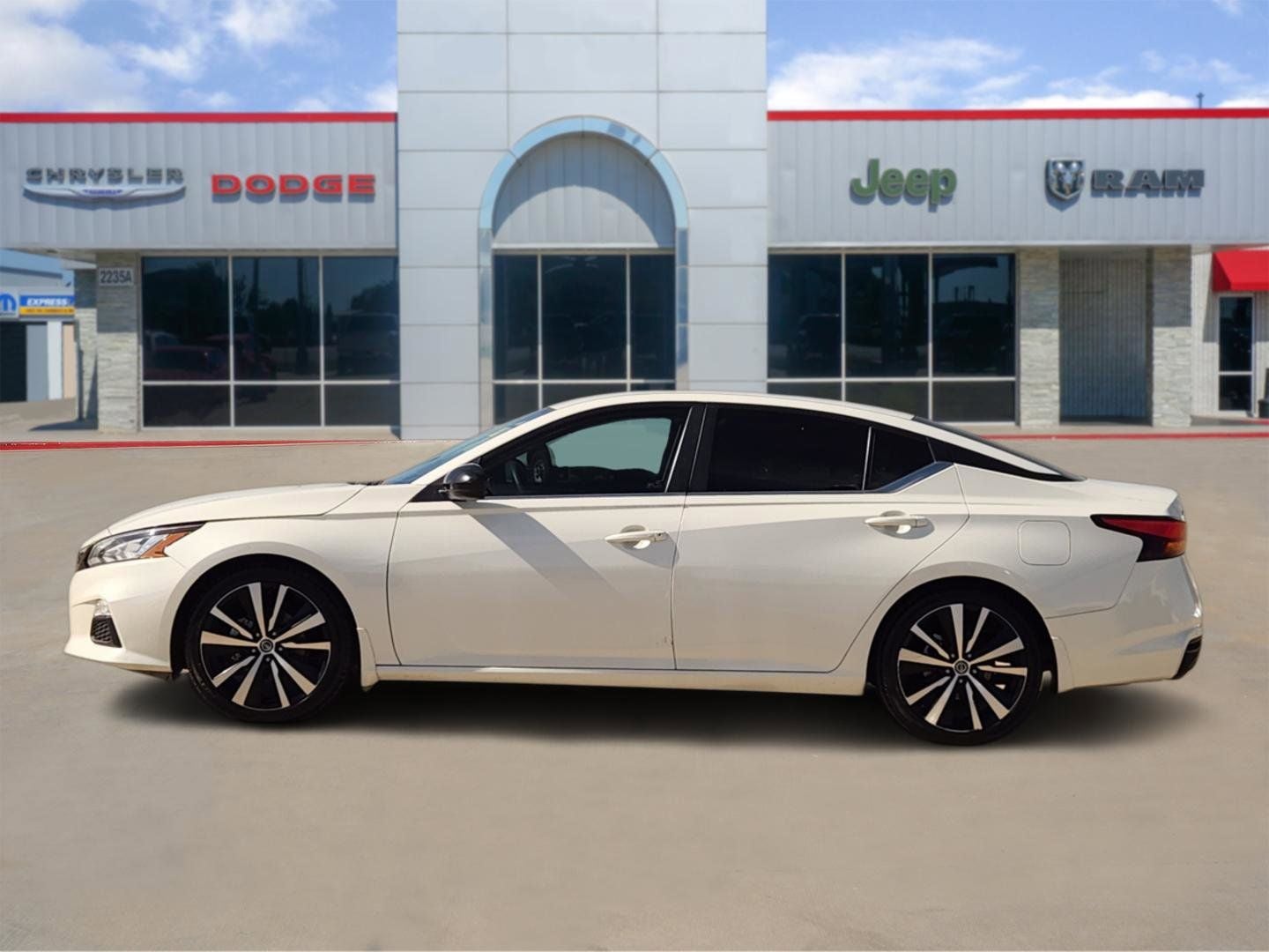 2022 Nissan Altima SR FWD