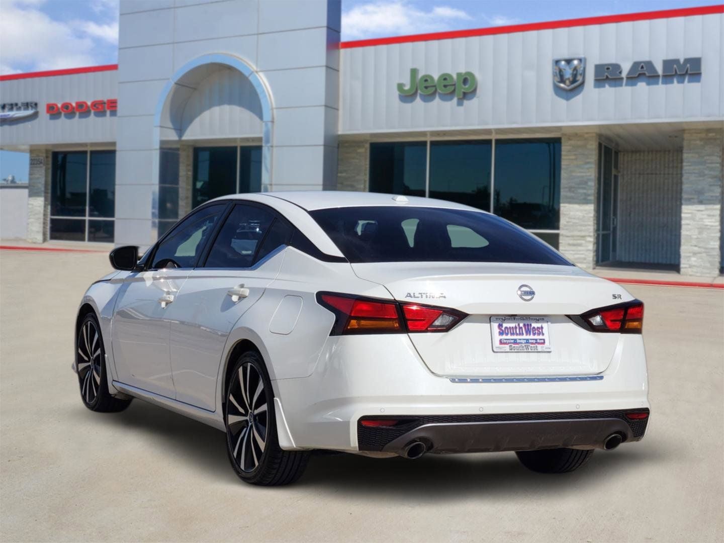 2022 Nissan Altima SR FWD