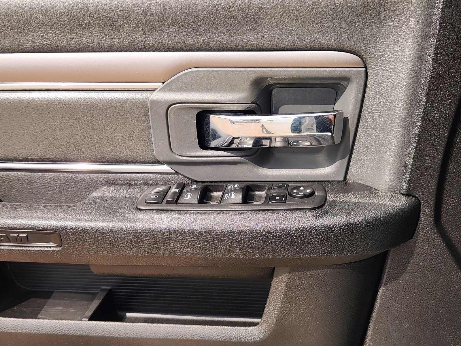 2023 RAM 1500 Classic SLT Crew Cab 4x4 5'7' Box