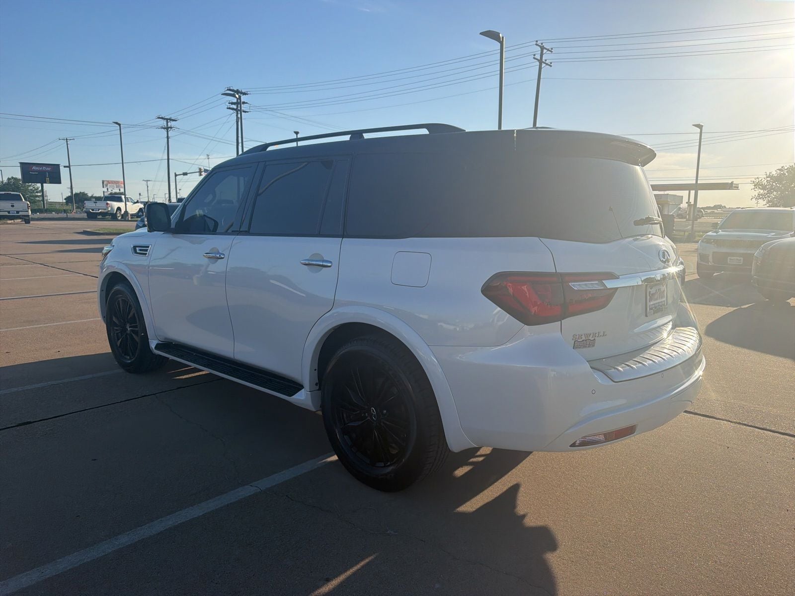 2021 INFINITI QX80 LUXE