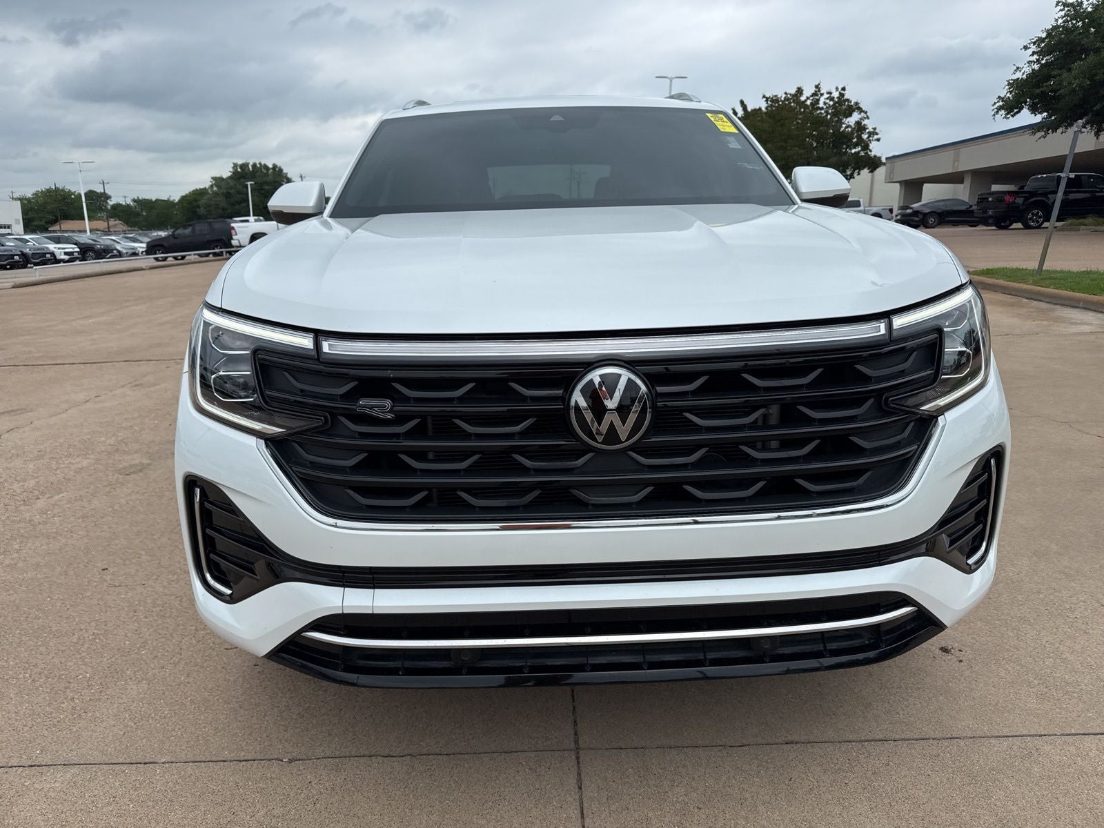 2024 Volkswagen Atlas Cross Sport 2.0T SEL R-Line