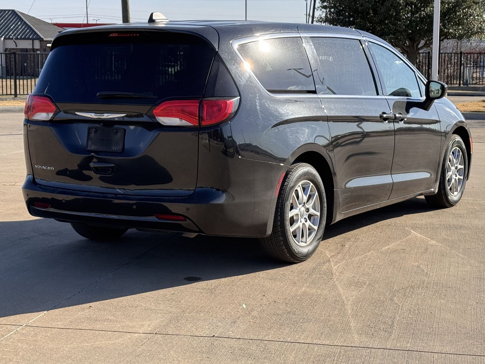 2022 Chrysler Voyager LX