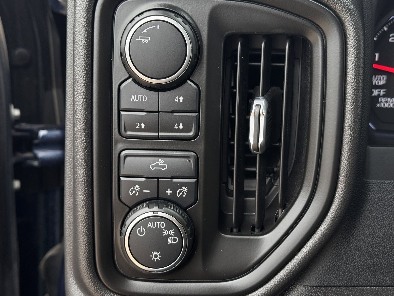 2022 Chevrolet Silverado 1500 Custom Trail Boss