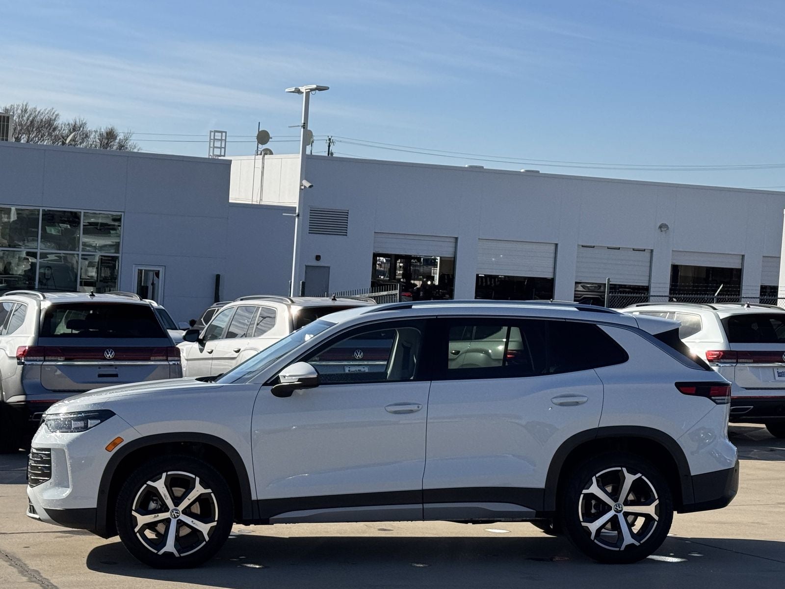 2025 Volkswagen Tiguan 2.0T SE