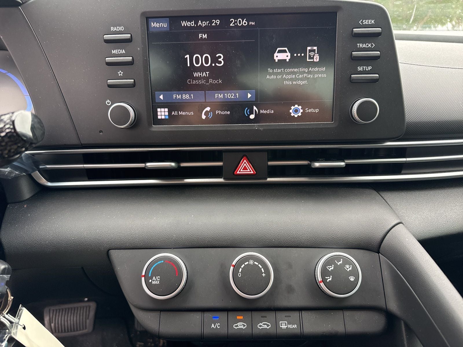 2025 Hyundai Elantra SE
