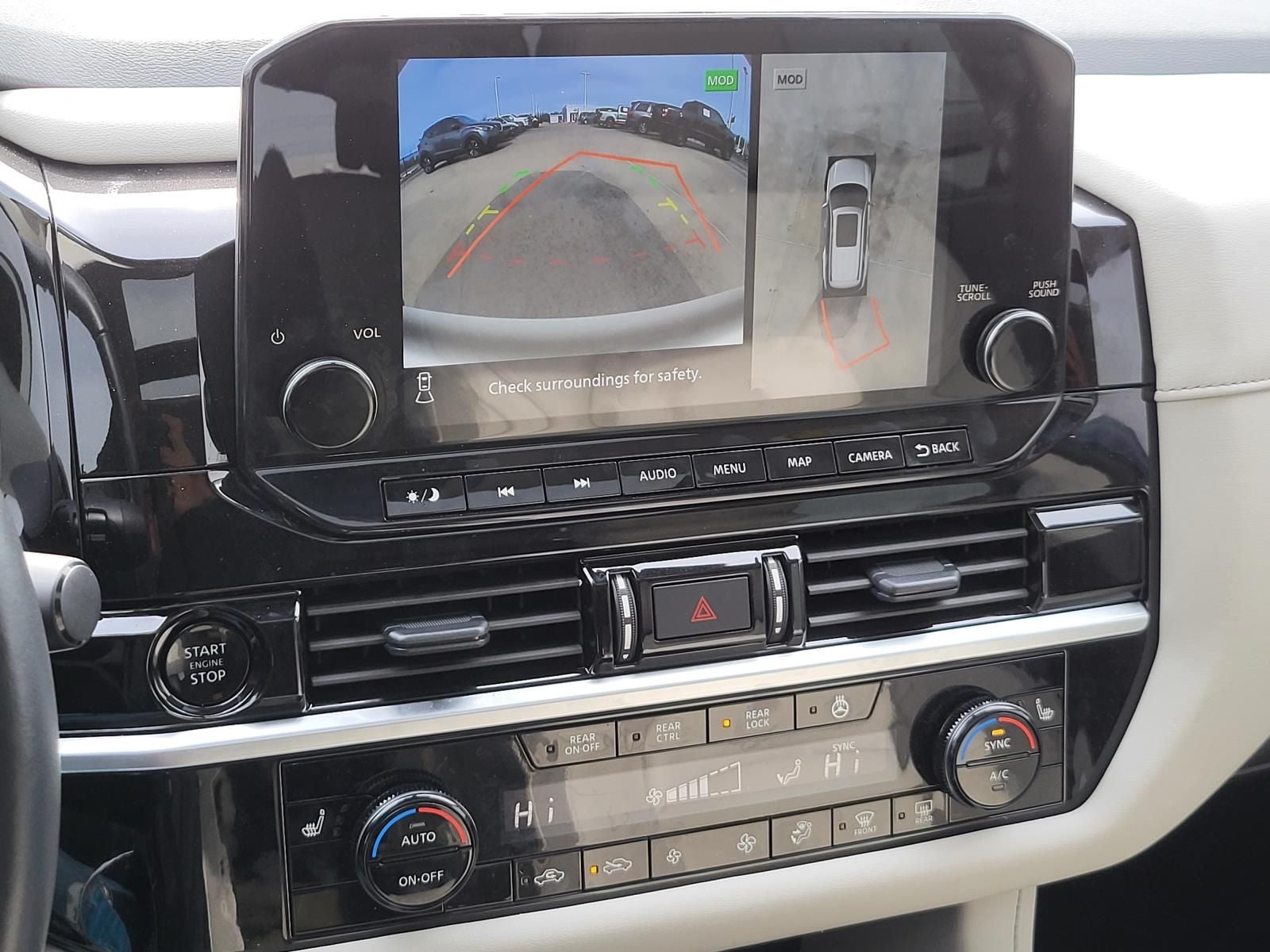 2025 Nissan Pathfinder SL