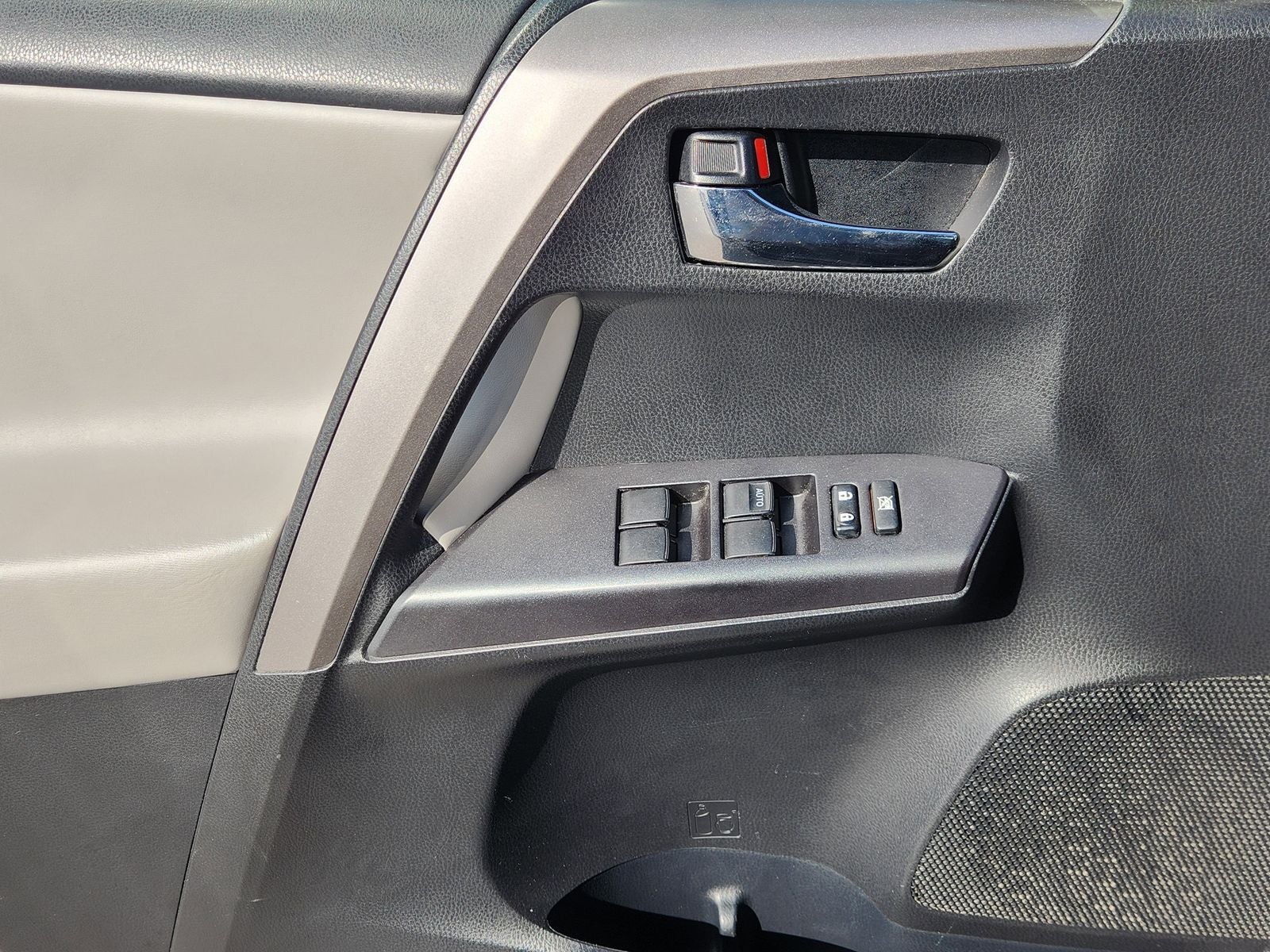 2018 Toyota RAV4 Hybrid XLE