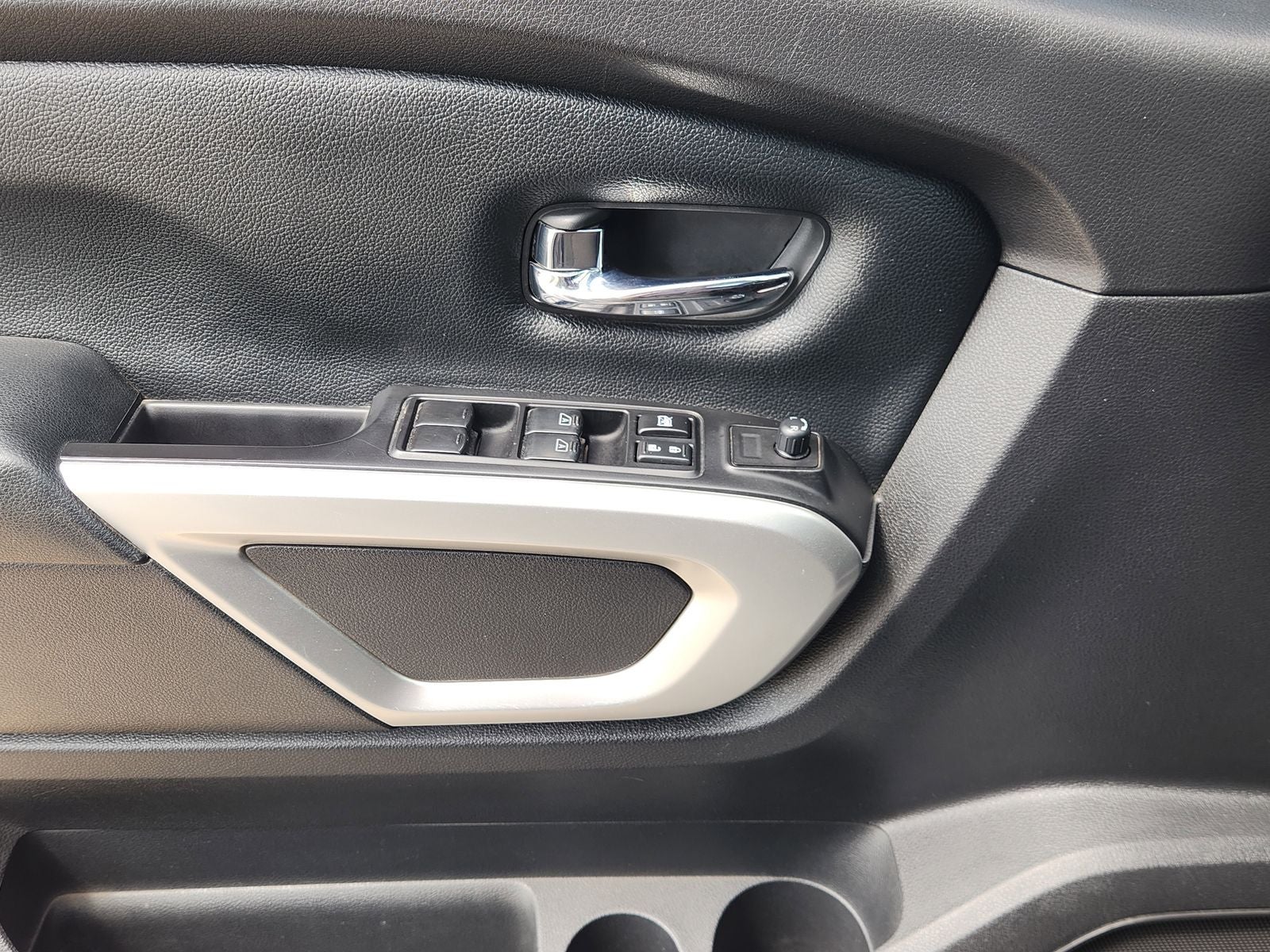 2017 Nissan Titan XD SV