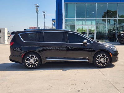 2025 Chrysler Pacifica Pinnacle