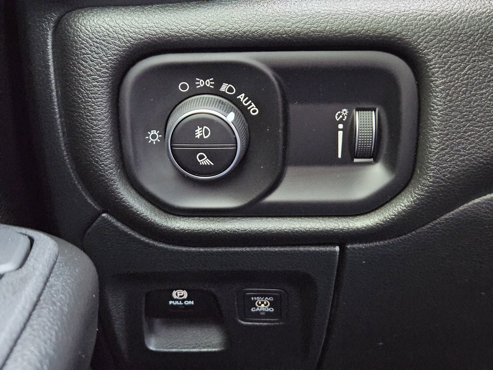 2026 RAM Ram 1500 Pickup Express - Photo 25