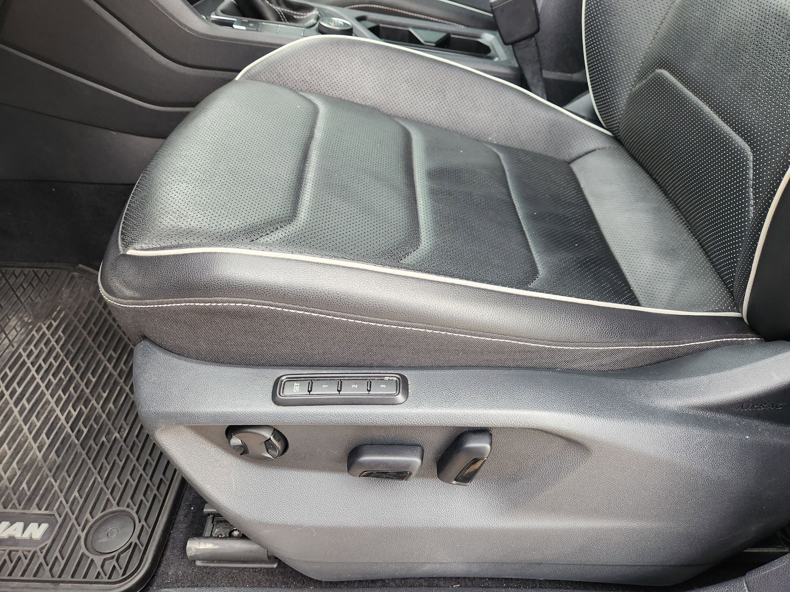 2022 Volkswagen Tiguan 2.0T SEL R-Line