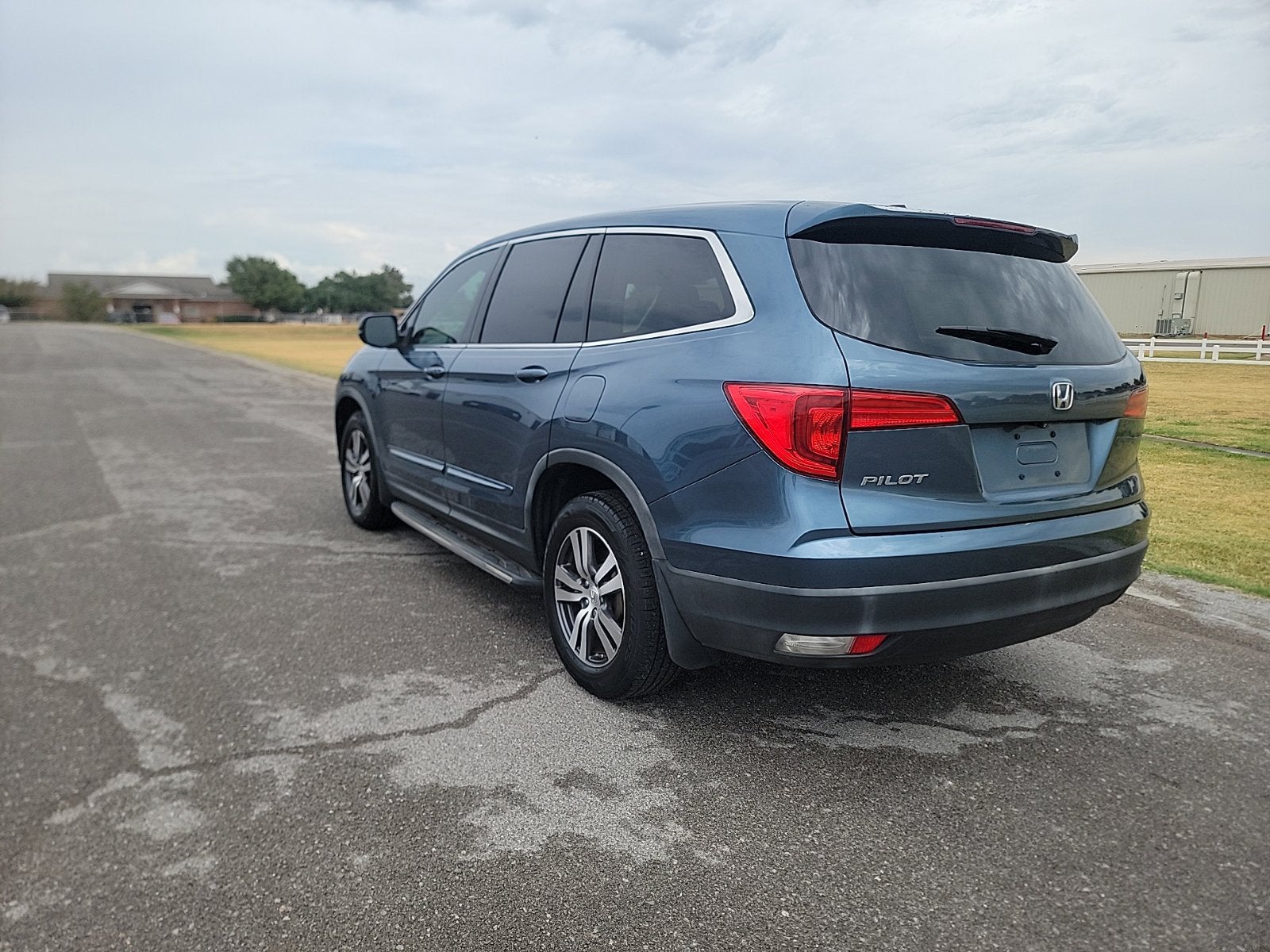 2017 Honda Pilot EX-L w/Rear Entertainment System