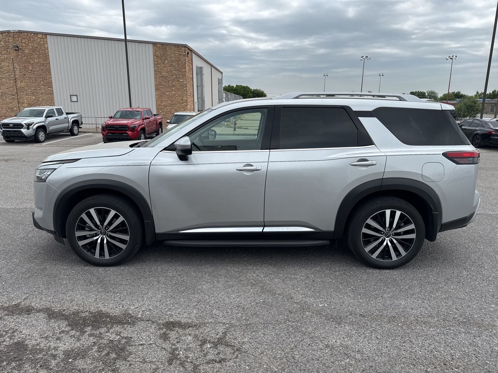 2025 Nissan Pathfinder Platinum
