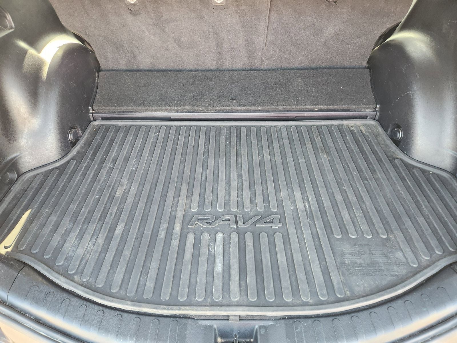 2018 Toyota RAV4 XLE - Photo 36