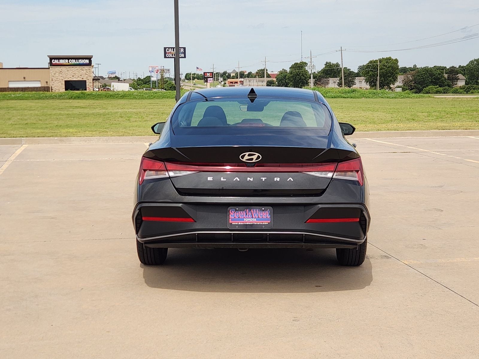 2025 Hyundai Elantra SE