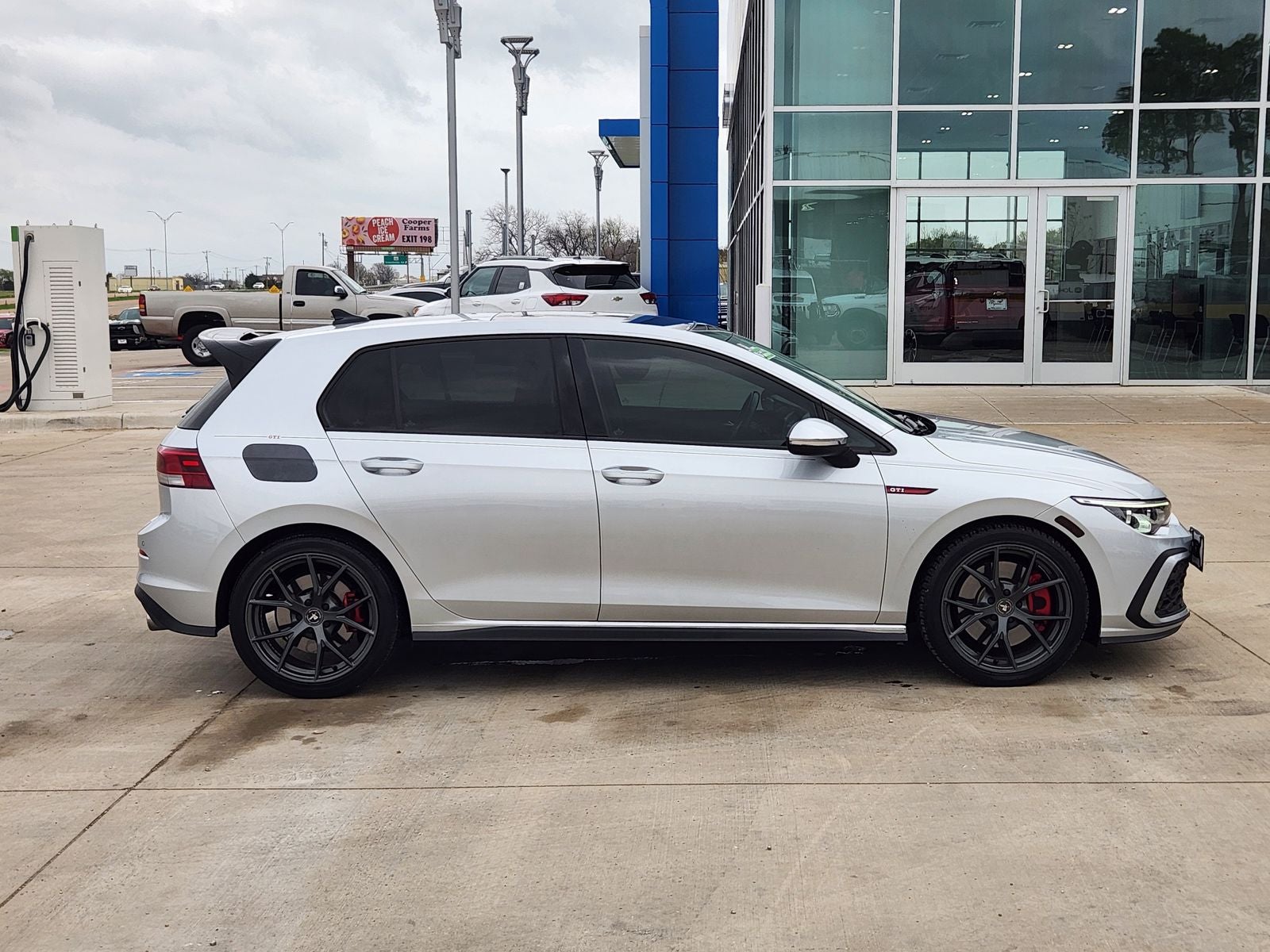 2022 Volkswagen Golf GTI 2.0T SE