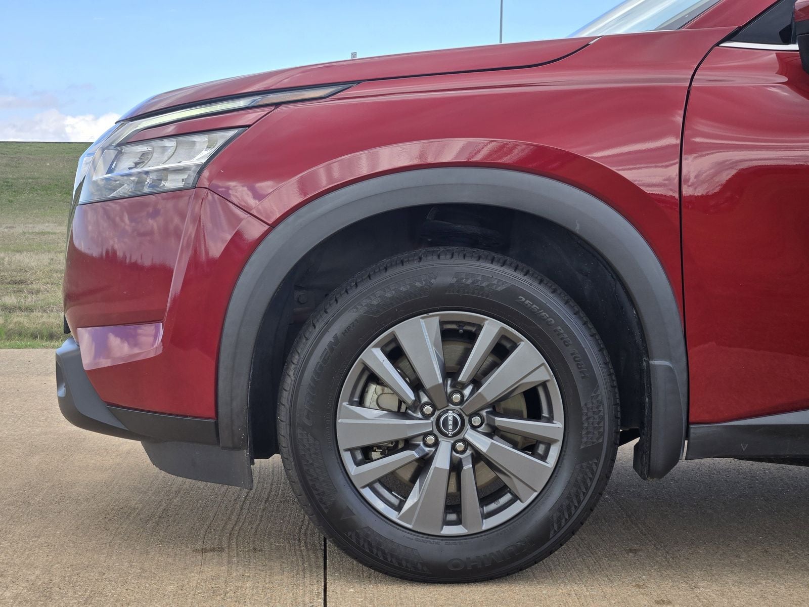 2022 Nissan Pathfinder SV