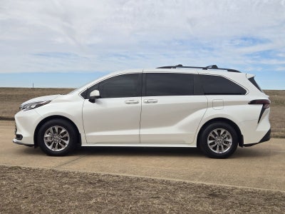 2025 Toyota Sienna XLE