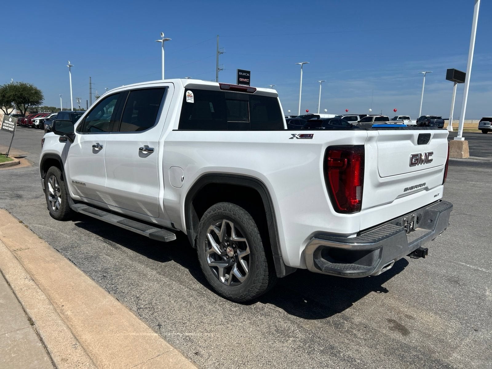 2025 GMC Sierra 1500 SLT