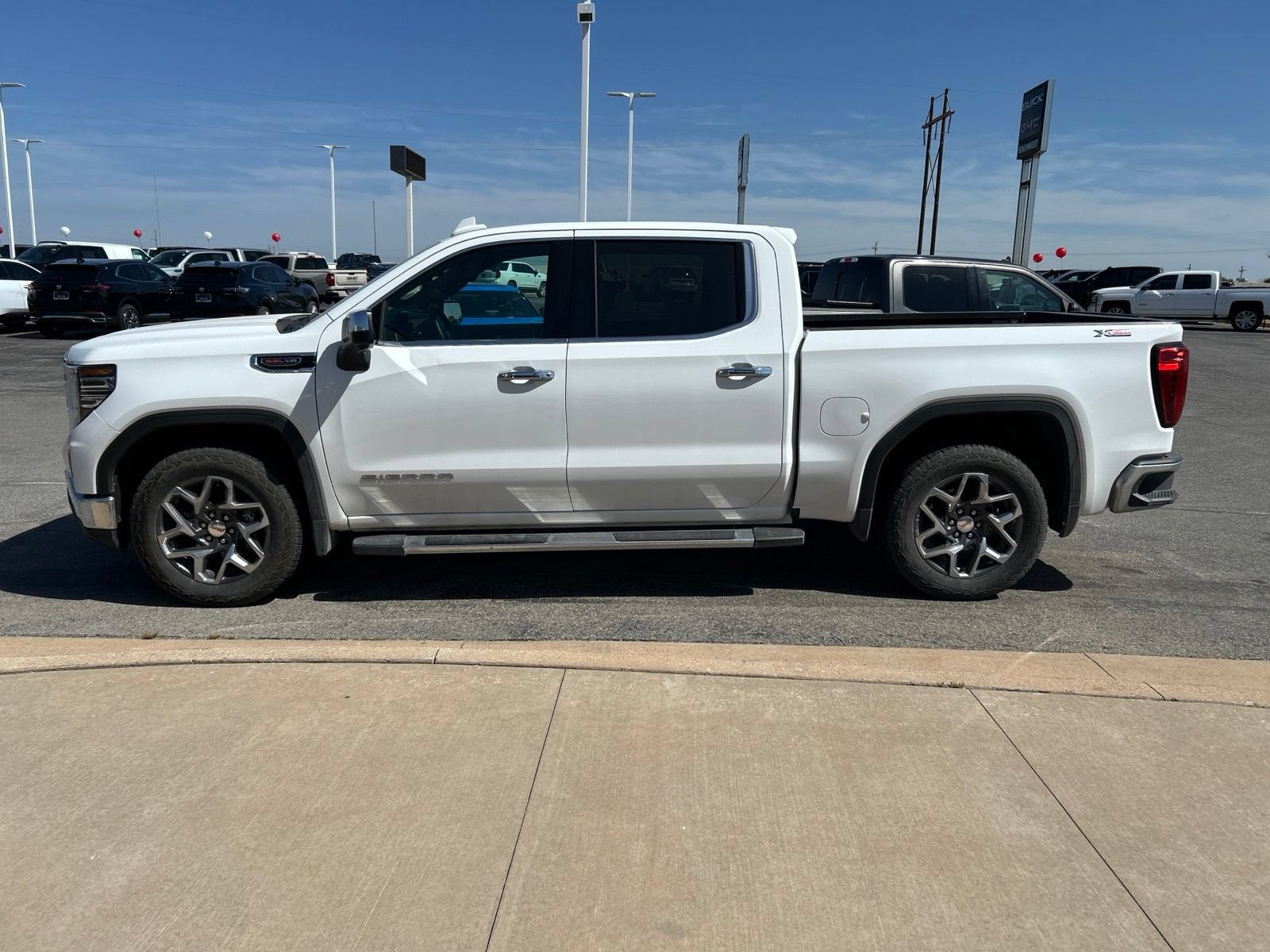 2025 GMC Sierra 1500 SLT