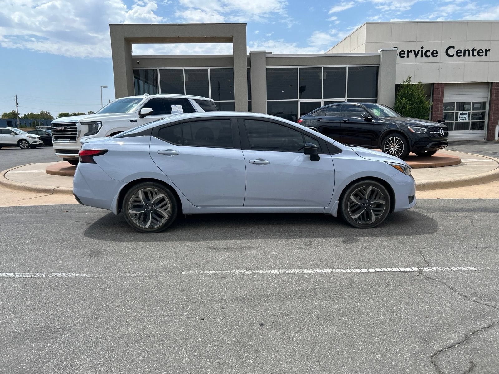 2023 Nissan Versa SR