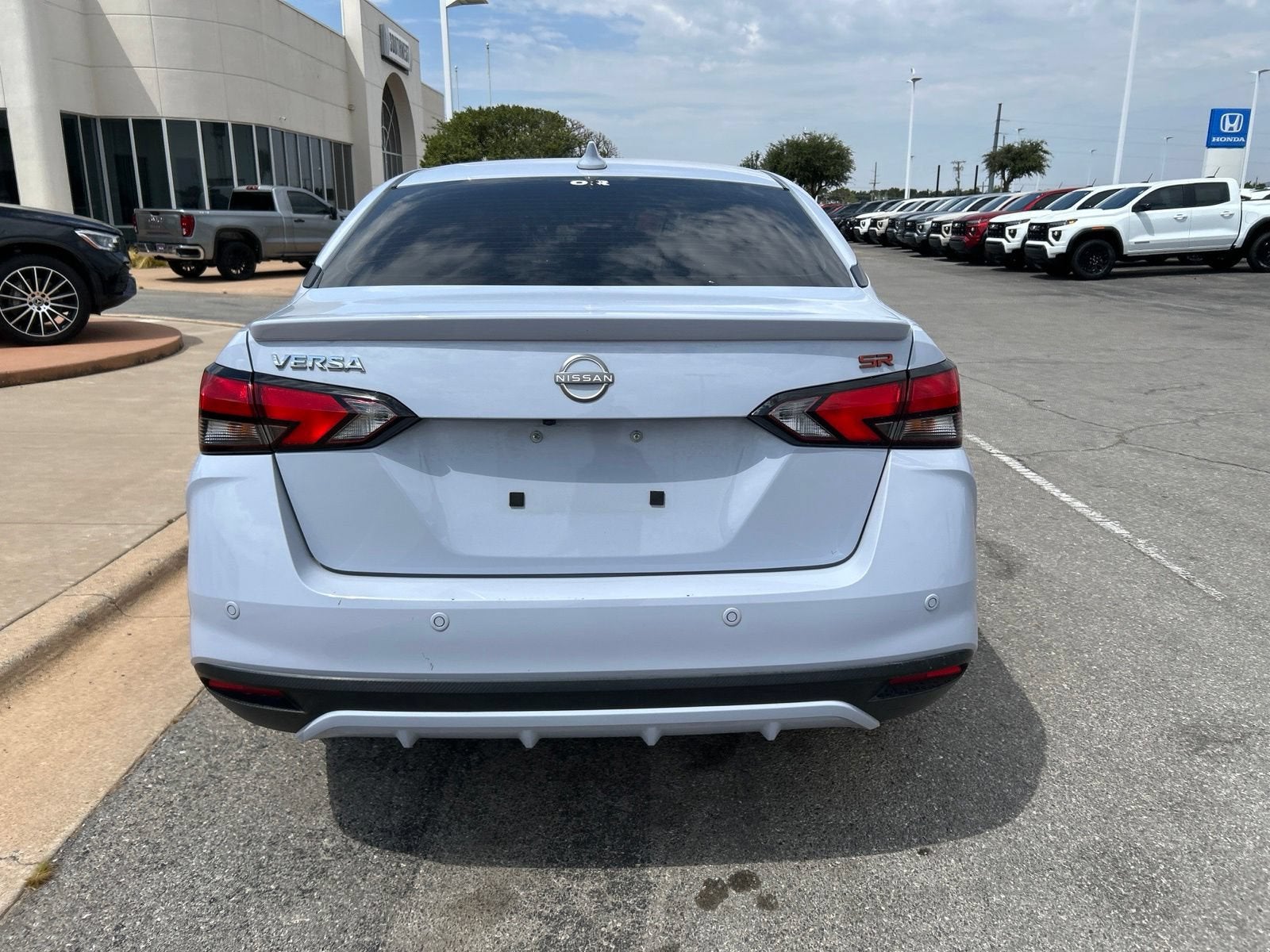 2023 Nissan Versa SR