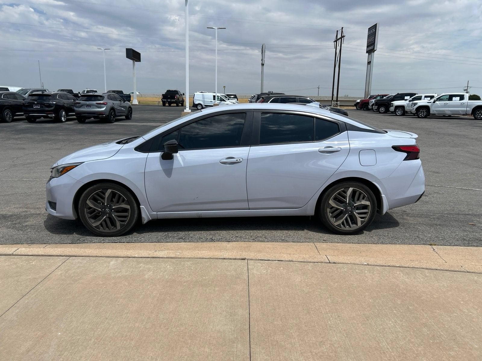 2023 Nissan Versa SR