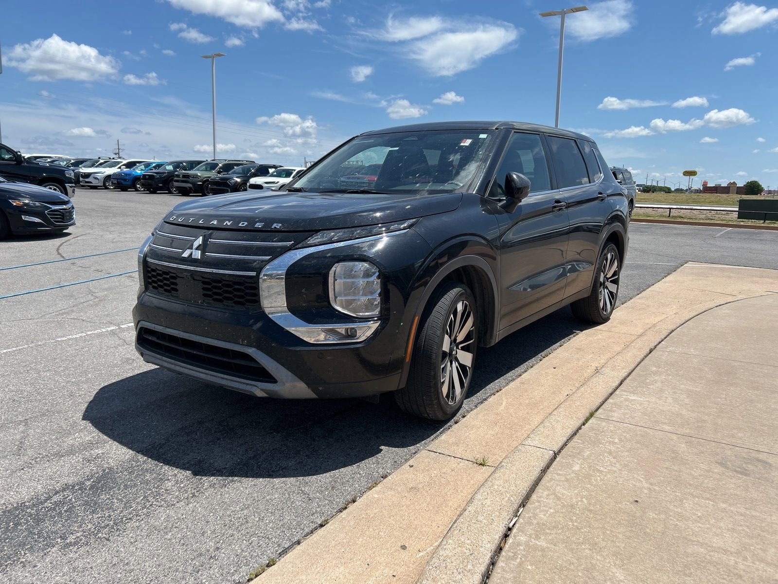 2025 Mitsubishi Outlander SE
