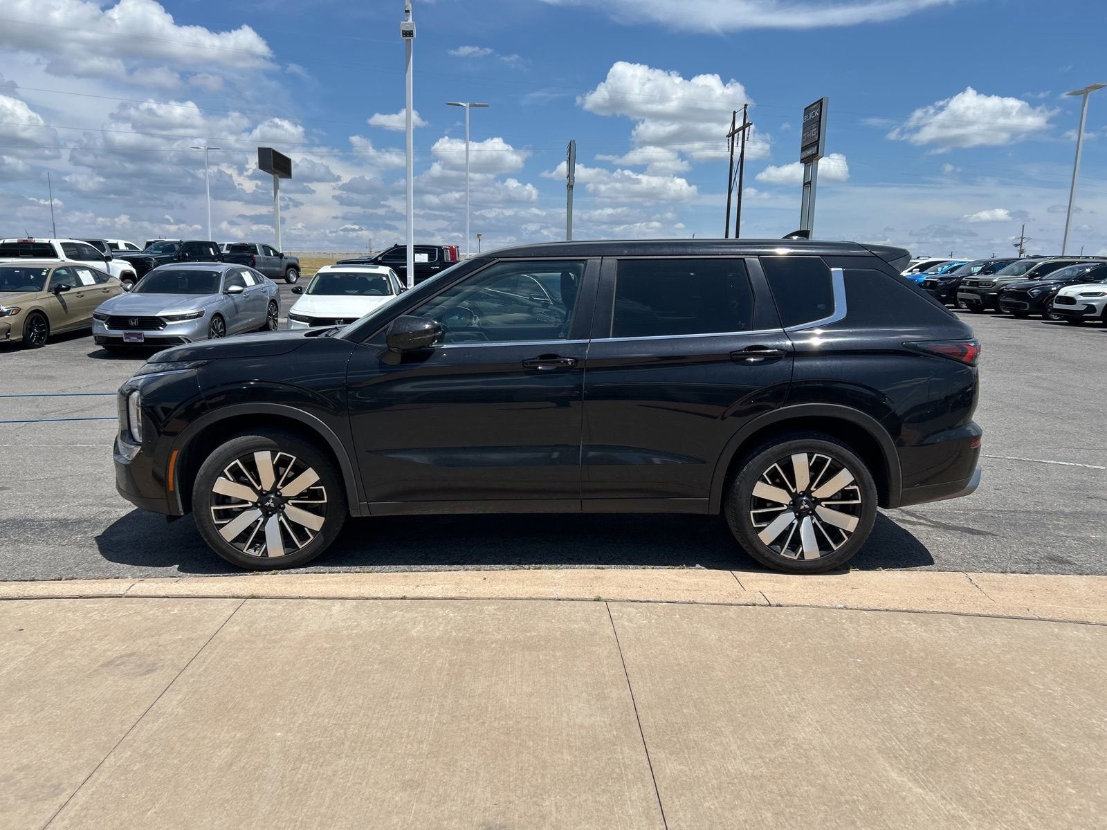 2025 Mitsubishi Outlander SE